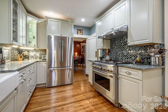 832 4th Avenue W, Hendersonville, NC 28739