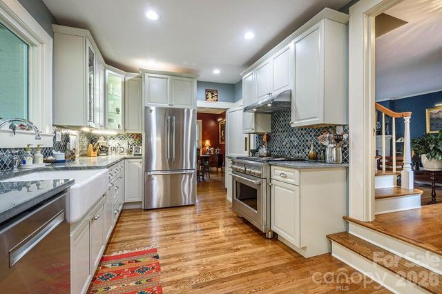 832 4th Avenue W, Hendersonville, NC 28739