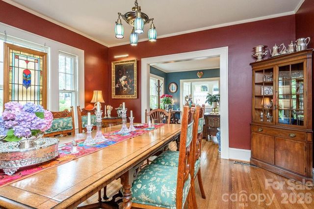 832 4th Avenue W, Hendersonville, NC 28739