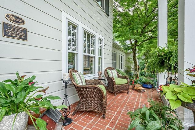 832 4th Avenue W, Hendersonville, NC 28739