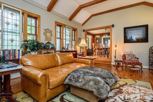 832 4th Avenue W, Hendersonville, NC 28739