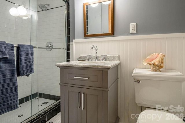 832 4th Avenue W, Hendersonville, NC 28739