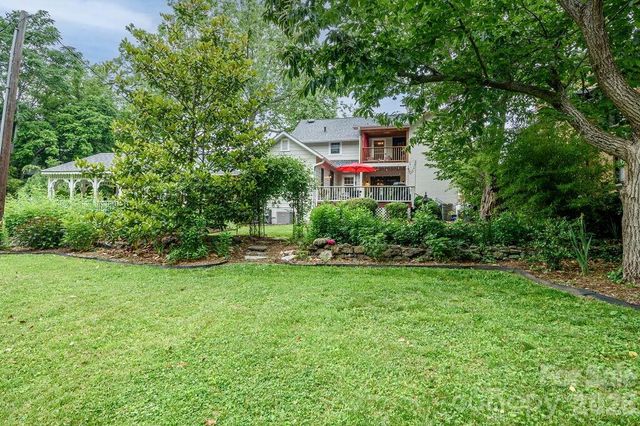 832 4th Avenue W, Hendersonville, NC 28739