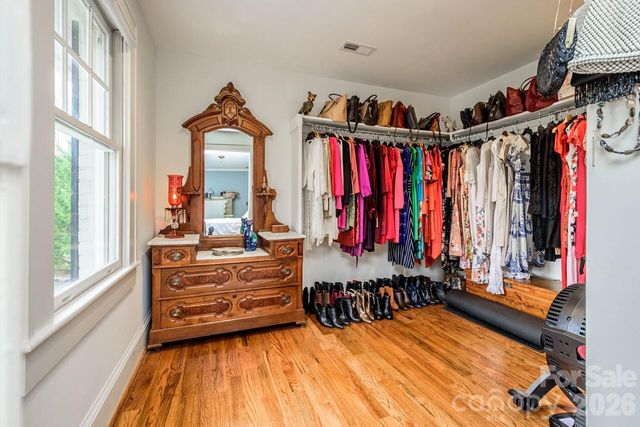 832 4th Avenue W, Hendersonville, NC 28739