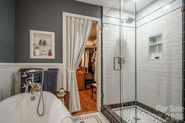 832 4th Avenue W, Hendersonville, NC 28739