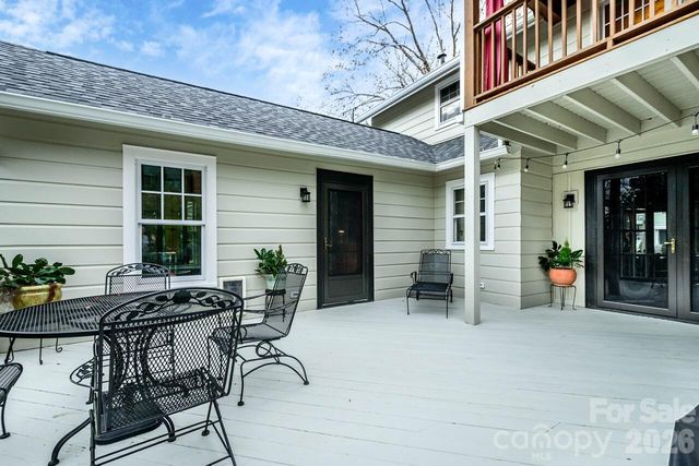 832 4th Avenue W, Hendersonville, NC 28739