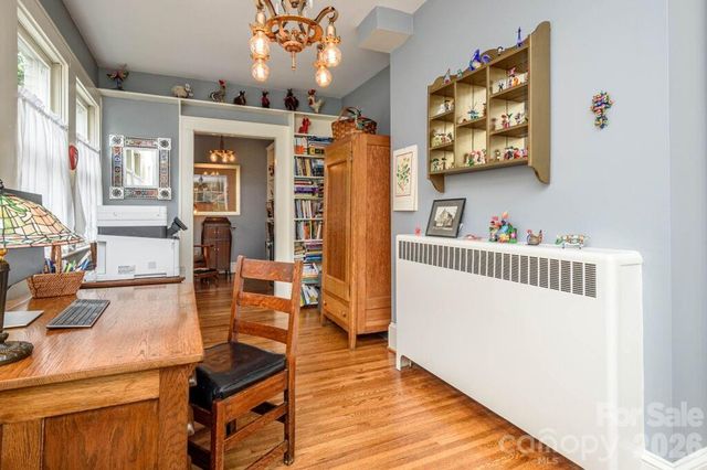 832 4th Avenue W, Hendersonville, NC 28739