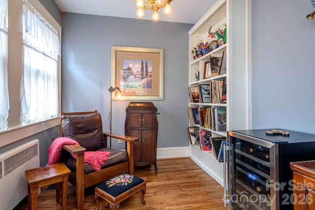 832 4th Avenue W, Hendersonville, NC 28739