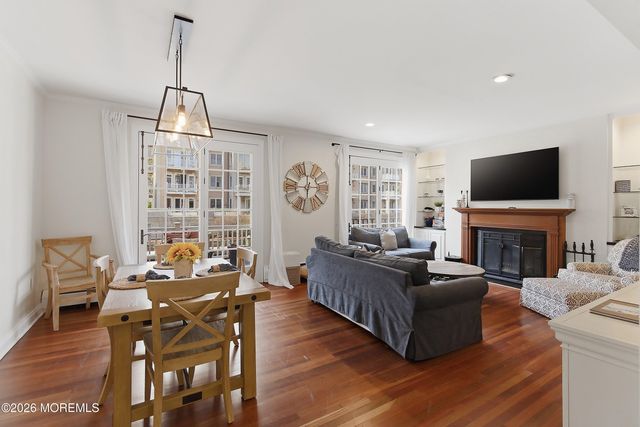 26 Half Moon Isle Isle, Jersey City, NJ 07305