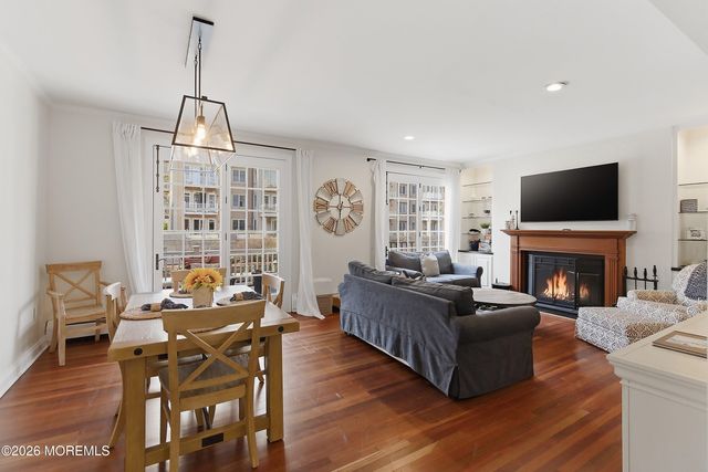 26 Half Moon Isle Isle, Jersey City, NJ 07305