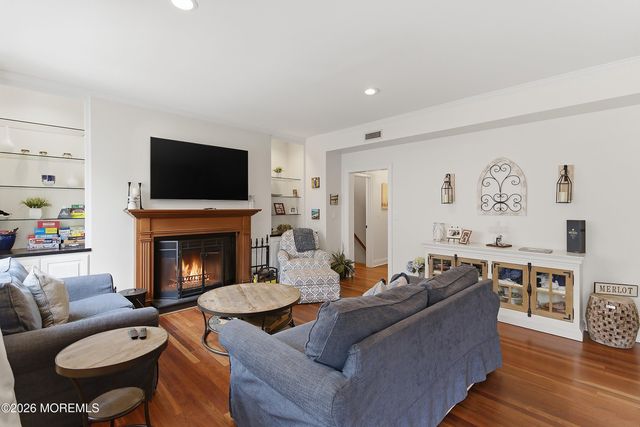 26 Half Moon Isle Isle, Jersey City, NJ 07305