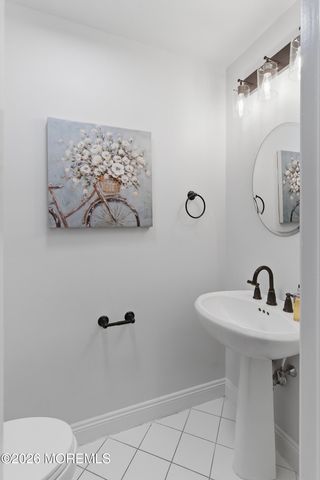 26 Half Moon Isle Isle, Jersey City, NJ 07305