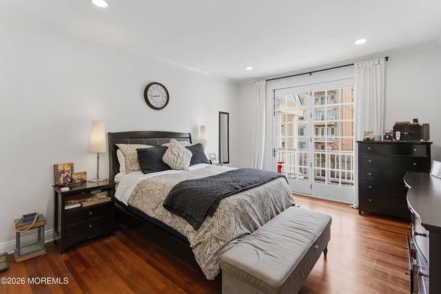 26 Half Moon Isle Isle, Jersey City, NJ 07305