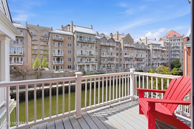 26 Half Moon Isle Isle, Jersey City, NJ 07305