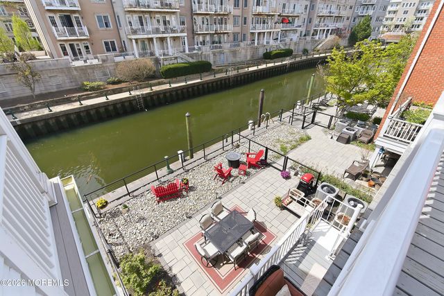 26 Half Moon Isle Isle, Jersey City, NJ 07305