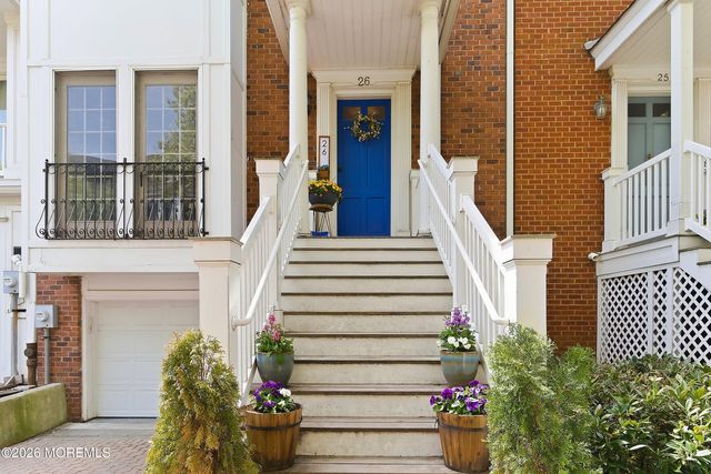 26 Half Moon Isle Isle, Jersey City, NJ 07305