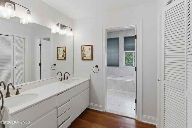 26 Half Moon Isle Isle, Jersey City, NJ 07305