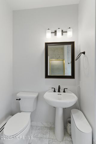 26 Half Moon Isle Isle, Jersey City, NJ 07305