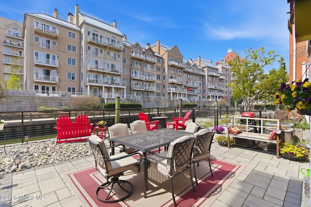 26 Half Moon Isle Isle, Jersey City, NJ 07305