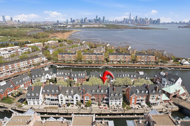 26 Half Moon Isle Isle, Jersey City, NJ 07305