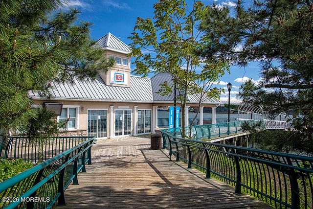 26 Half Moon Isle Isle, Jersey City, NJ 07305