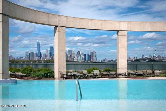 26 Half Moon Isle Isle, Jersey City, NJ 07305