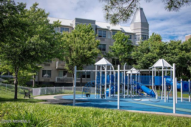 26 Half Moon Isle Isle, Jersey City, NJ 07305