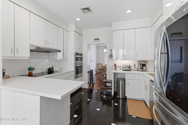 26 Half Moon Isle Isle, Jersey City, NJ 07305