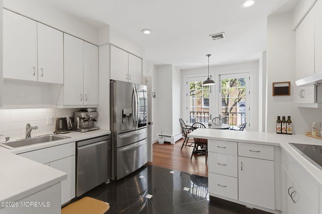 26 Half Moon Isle Isle, Jersey City, NJ 07305