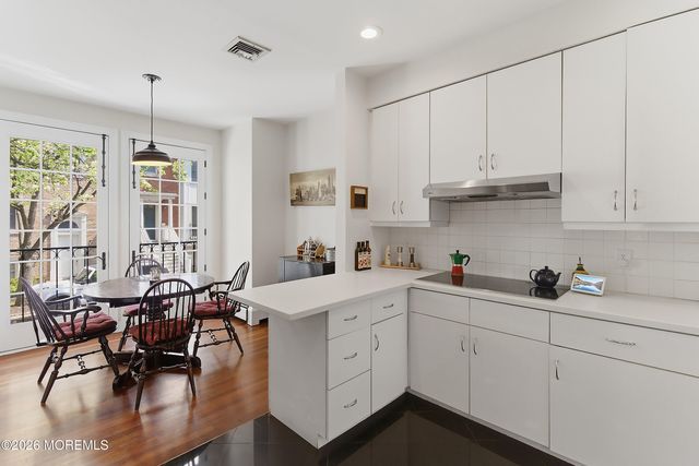 26 Half Moon Isle Isle, Jersey City, NJ 07305