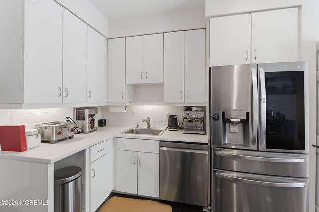 26 Half Moon Isle Isle, Jersey City, NJ 07305