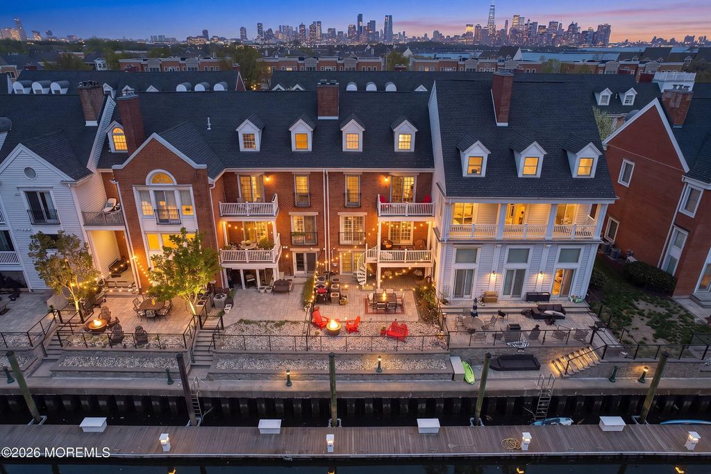26 Half Moon Isle Isle, Jersey City, NJ 07305