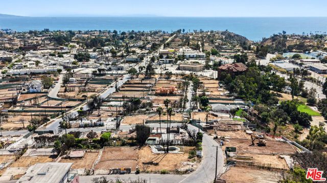 1214 Rimmer Avenue, Pacific Palisades (los Angeles), CA 90272