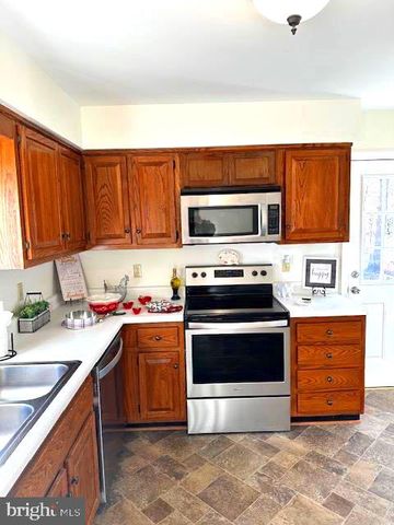 5527 SMITH STATION RD, Fredericksburg, VA 22407