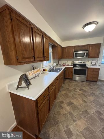 5527 SMITH STATION RD, Fredericksburg, VA 22407