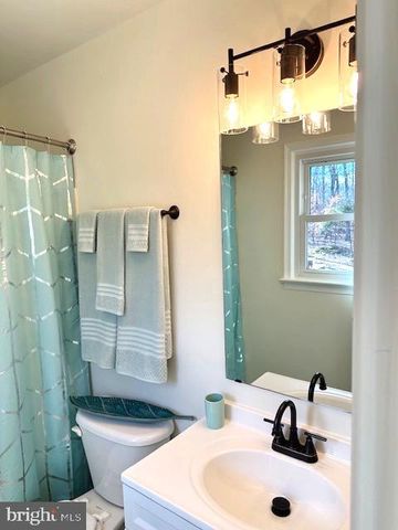 5527 SMITH STATION RD, Fredericksburg, VA 22407