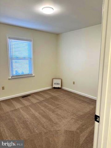 5527 SMITH STATION RD, Fredericksburg, VA 22407