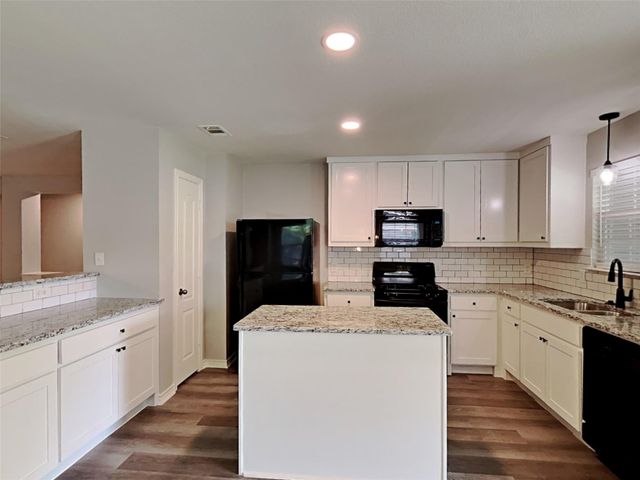 1002 Honeysuckle Vine Drive, Rosenberg, TX 77469