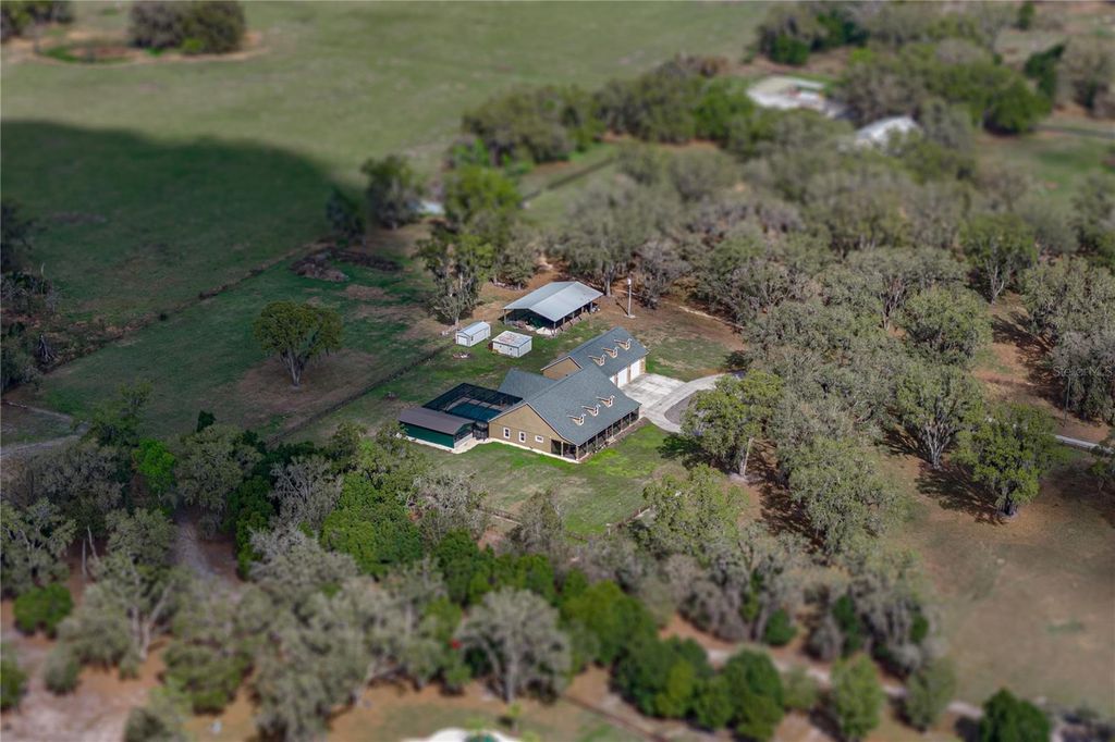 Image 4 of property listing at 15131 BELLAMY BROTHERS BOULEVARD, Dade City, FL 33525