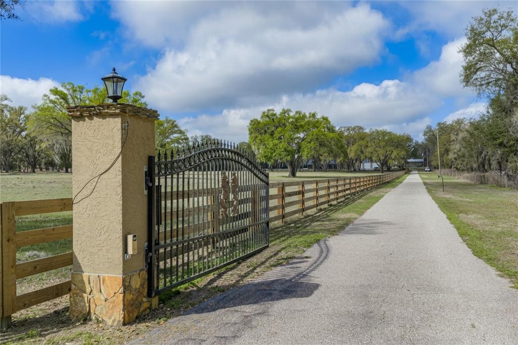 Image 5 of property listing at 15131 BELLAMY BROTHERS BOULEVARD, Dade City, FL 33525