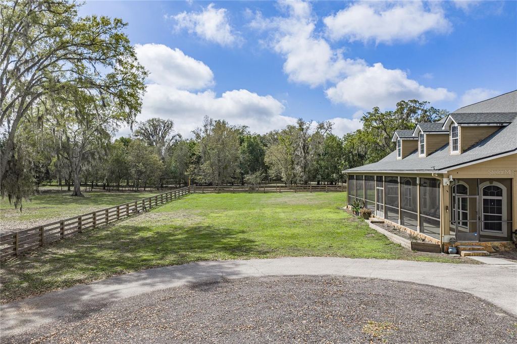 Image 8 of property listing at 15131 BELLAMY BROTHERS BOULEVARD, Dade City, FL 33525