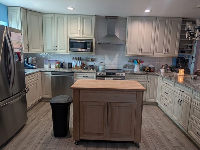 70 West Castle Oak Lane, Rockport, TX 78382