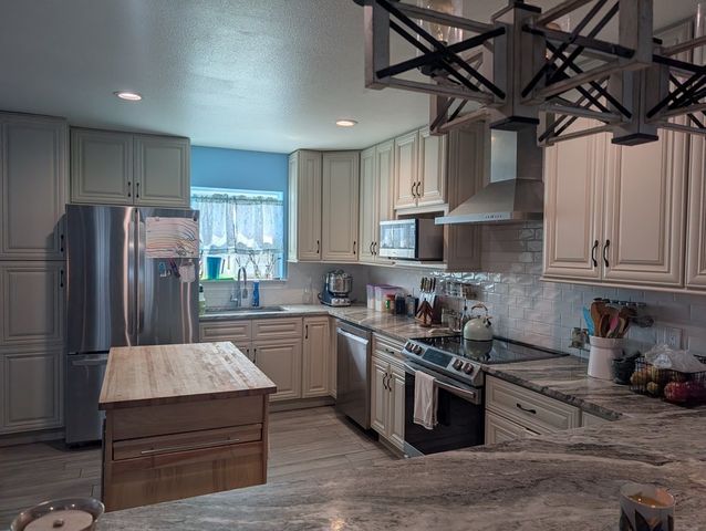 70 West Castle Oak Lane, Rockport, TX 78382