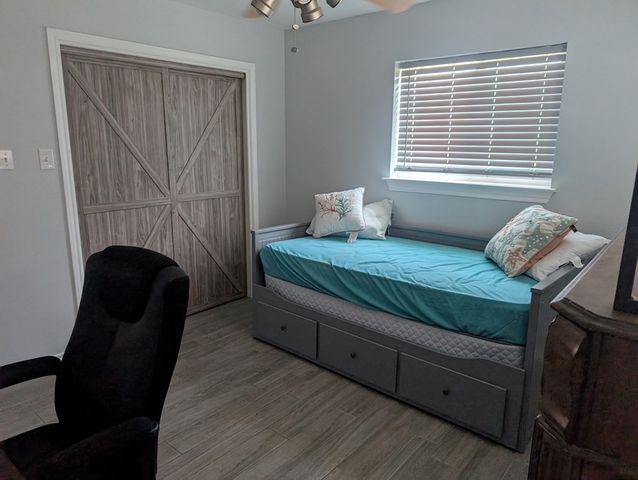 70 West Castle Oak Lane, Rockport, TX 78382