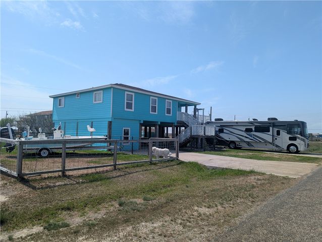 70 West Castle Oak Lane, Rockport, TX 78382