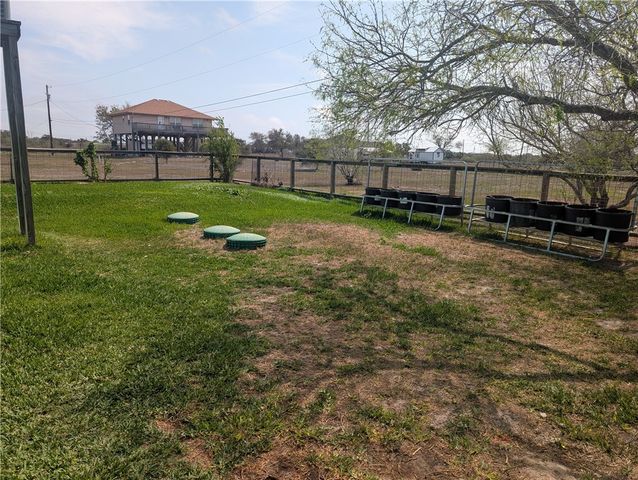 70 West Castle Oak Lane, Rockport, TX 78382