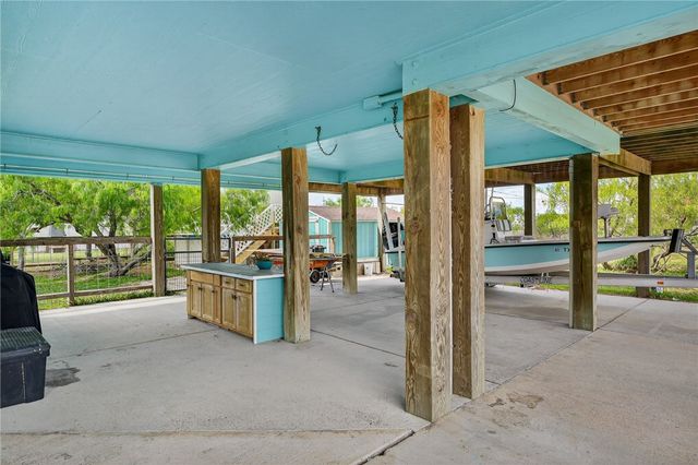 70 West Castle Oak Lane, Rockport, TX 78382