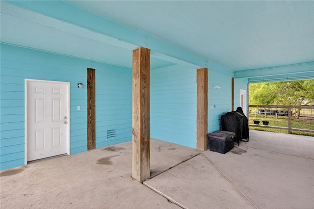 70 West Castle Oak Lane, Rockport, TX 78382