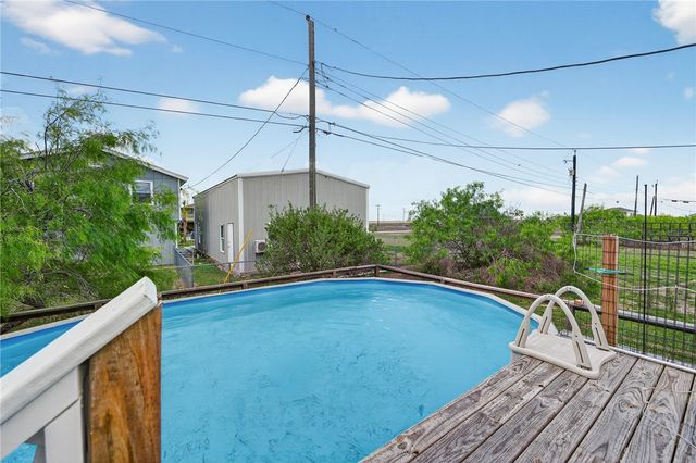 70 West Castle Oak Lane, Rockport, TX 78382