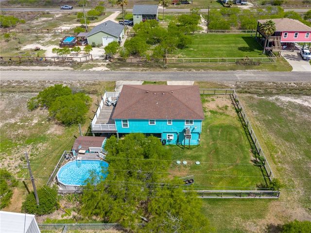 70 West Castle Oak Lane, Rockport, TX 78382